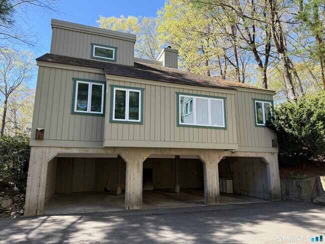 Building Photo - 2 Talcott Glen Rd