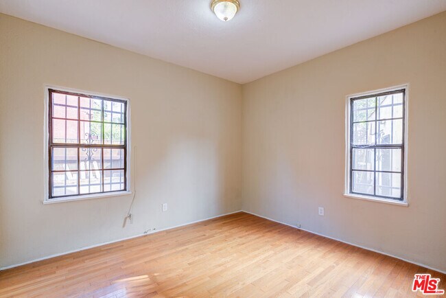 Building Photo - 1492 Silver Lake Blvd