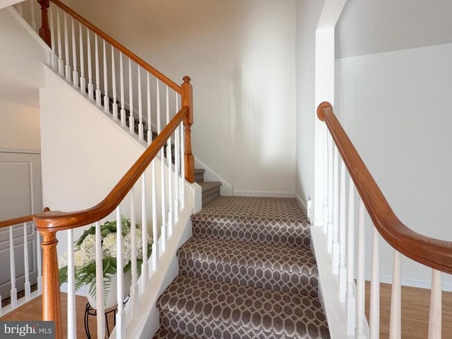 Building Photo - 1910 Cavalier Ln