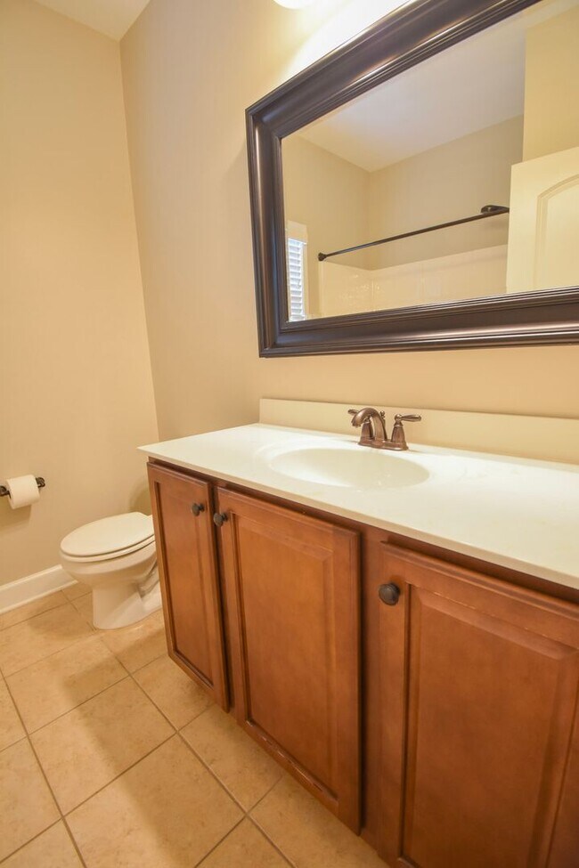 Building Photo - 4 Bedroom 2 Bathroom Home in Anderson Creek