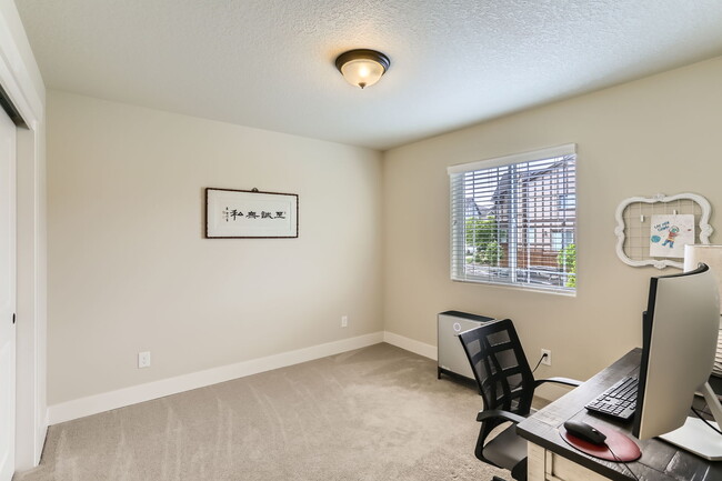Building Photo - 12967 SW River Terrace Blvd