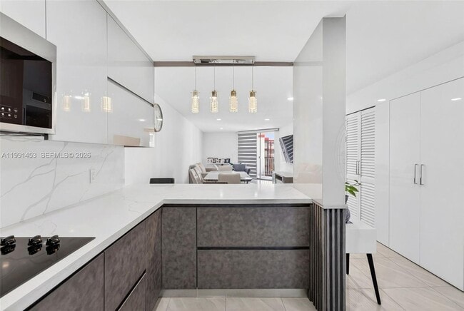 Building Photo - 1750 W 46th St