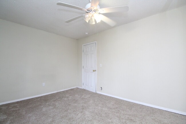 Building Photo - Convenient 3BD/1BA Home Near NAS Pensacola...