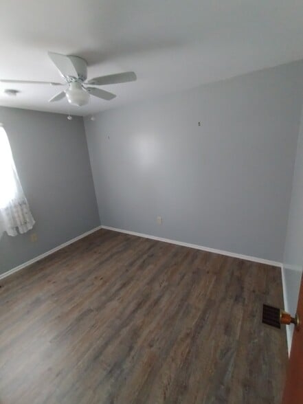 Spare bedroom - 8306 Park Rd