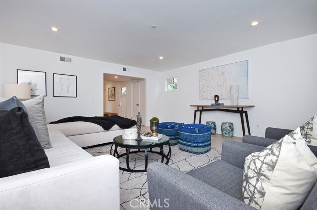 Building Photo - 4641 Cahuenga Blvd