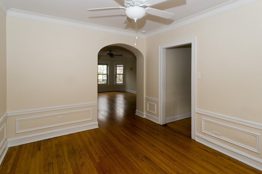 Building Photo - 911 Crain St