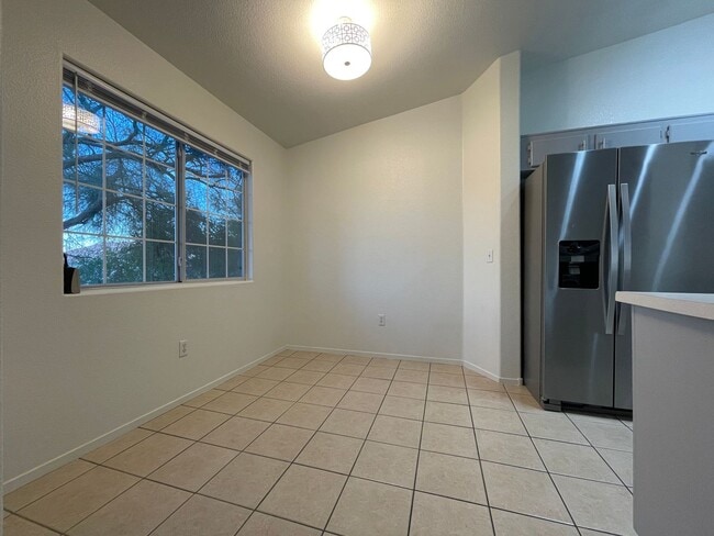 Building Photo - 2 BED 2 BATH CONDO IN GATED COMMUNITY!