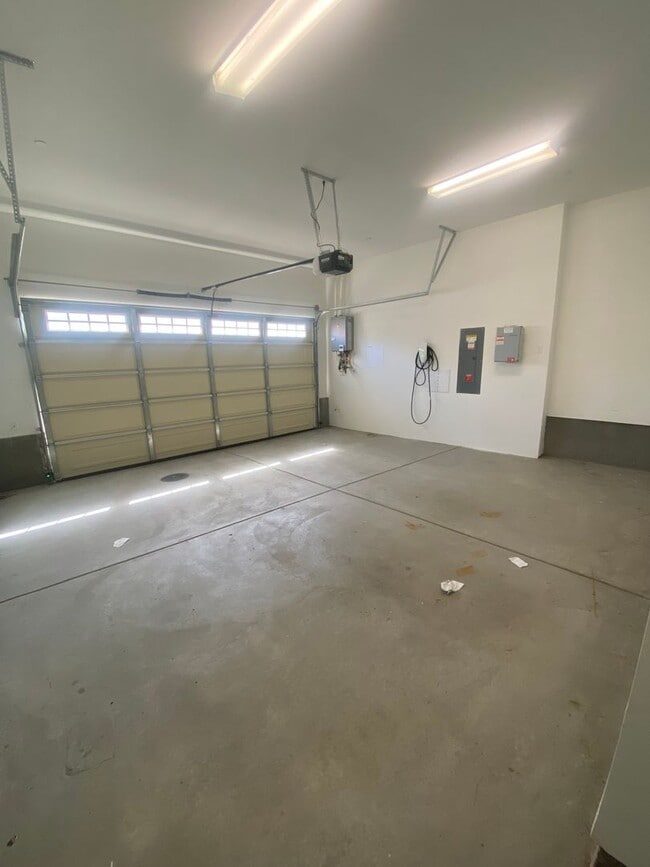 Building Photo - Stunning, brand new 3BD/2.5BA home in Righetti Ranch