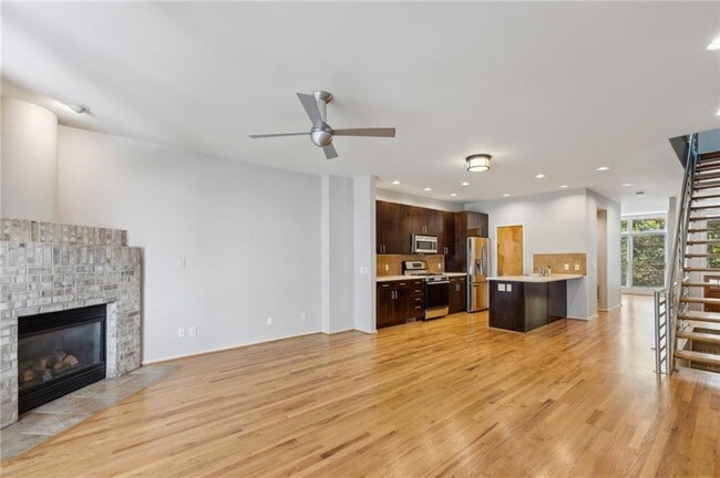 Building Photo - 1294 Fernwood Cir NE