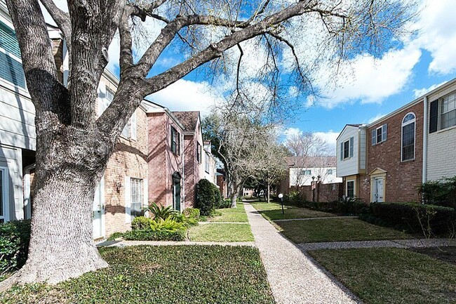 Building Photo - 14535 Still Meadow Dr