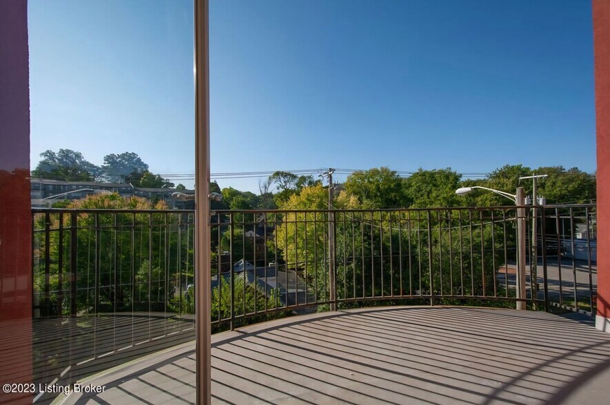 Building Photo - 2411 Brownsboro Rd