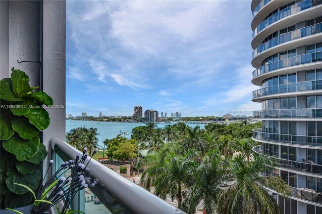 Building Photo - 1800 N Bayshore Dr