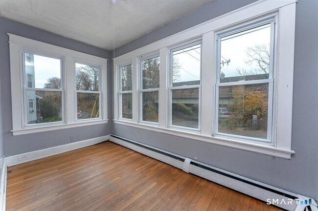 Building Photo - 146 Charles St