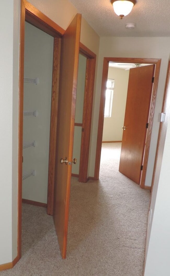 Building Photo - $1,025 | 2 Bedroom, 1 Bathroom Condo | No ...