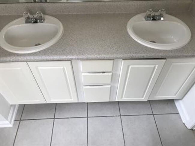 Building Photo - Carolina Lakes!!