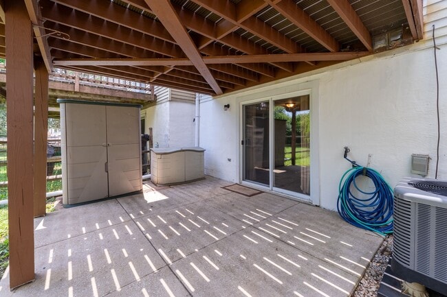 Building Photo - 27 Sylvan Park Ct