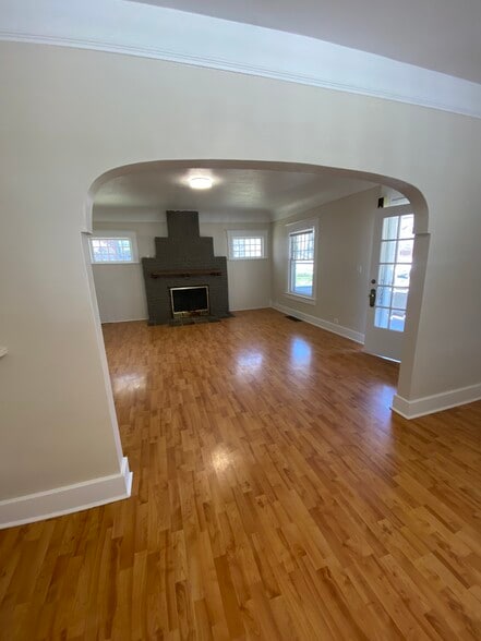 Living Room - 430 S 8th Ave