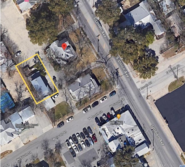 Building Photo - Walk to the Comal River, Schlitterbahn, & Downtown NB /1/1 Duplex with Courtyard! Includes Fridge...