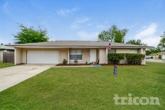 Building Photo - 125 Hidden Lake Dr