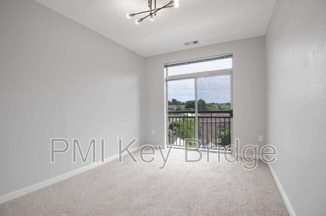 Building Photo - 2200 N Westmoreland St