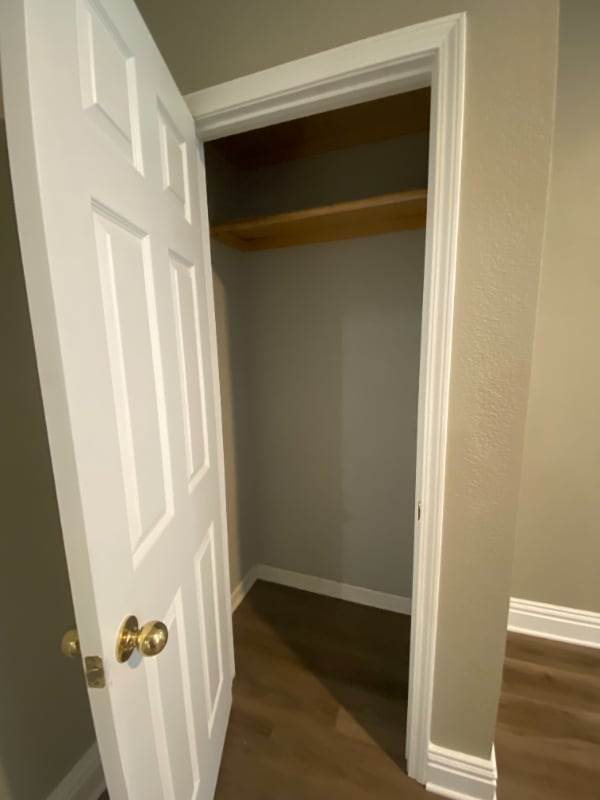 Building Photo - 901 W 6th St