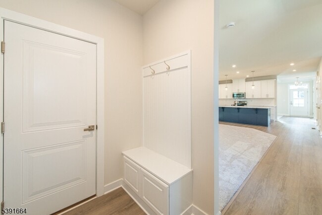 Building Photo - 14 Willow Ln