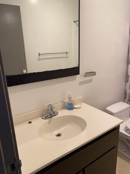 Building Photo - 5 Embarcadero W