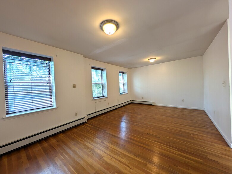 Living room - 755 Essex St