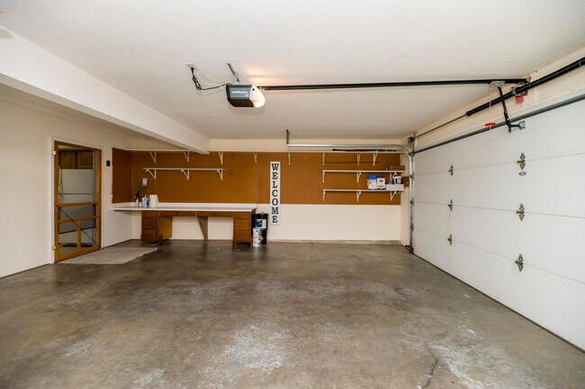 Building Photo - 13 Yorkshire Dr