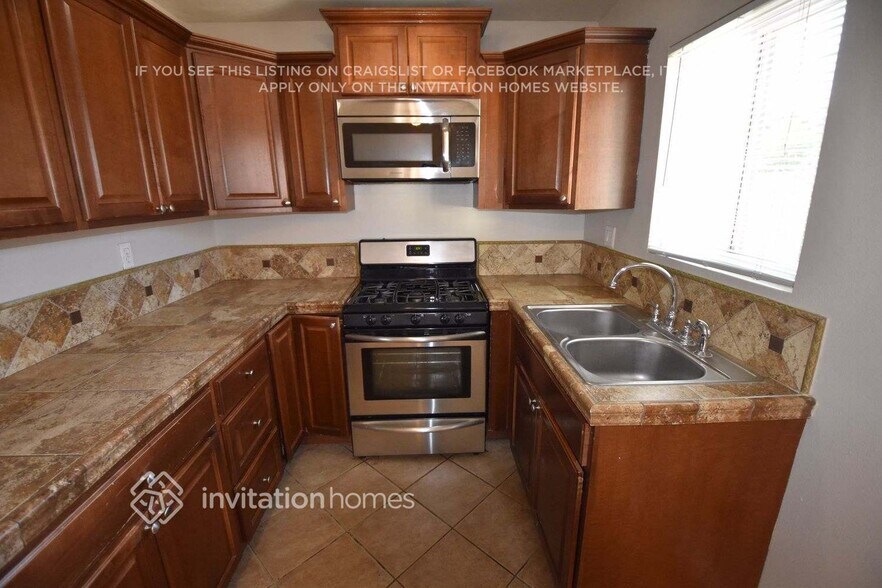 Building Photo - 11114 Blue Jay Dr