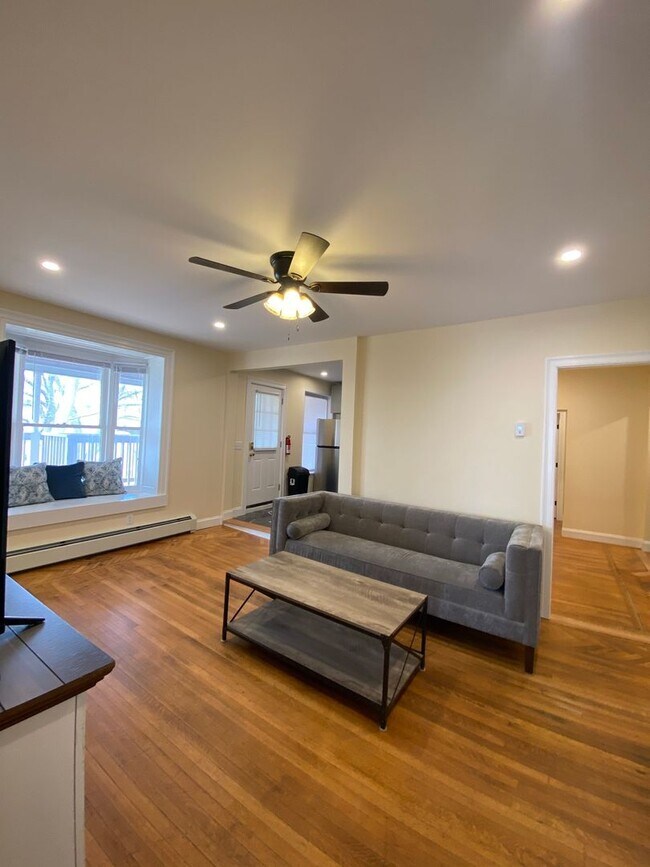 Building Photo - 416 Pearl St