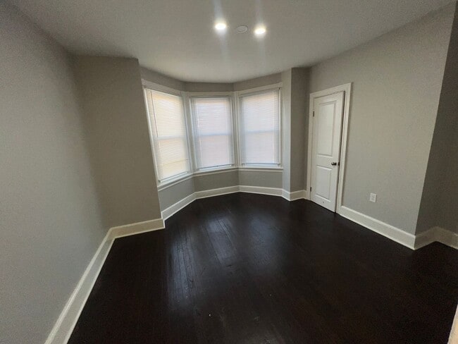 Building Photo - Beautiful 3 Bedroom Home