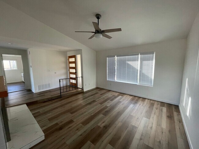 Building Photo - Carr Dr