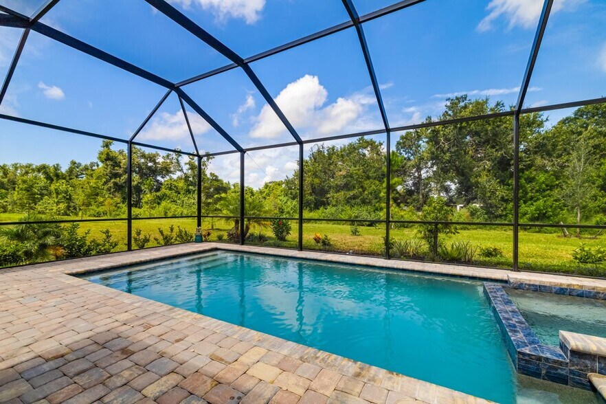 Building Photo - 5030 Saratoga Springs Run