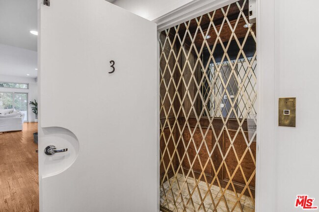 Building Photo - 8507 Franklin Ave