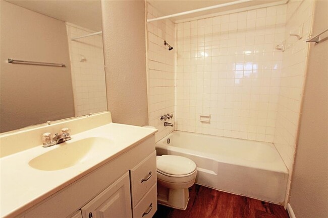 Building Photo - 901 Springdale Rd