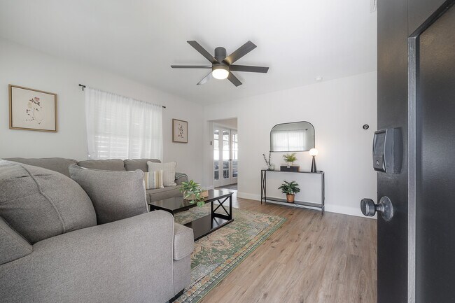 Building Photo - 2400 34th Ave N