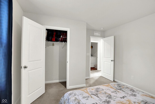 Building Photo - 910 Red Hls Ct