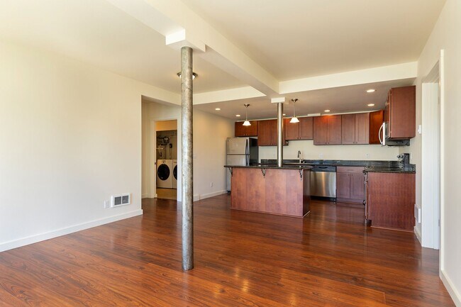 Building Photo - Sun-Filled 2BR/2BA Retreat w/ Split Layout, In-Unit W/D & Parking – Spacious 1,009 Sq Ft!