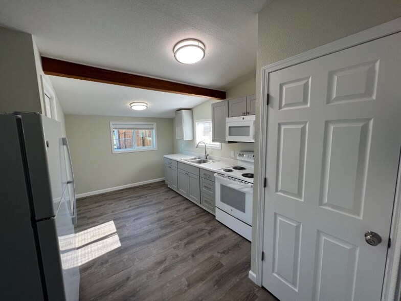 Building Photo - 1153 W Hendrickson Rd