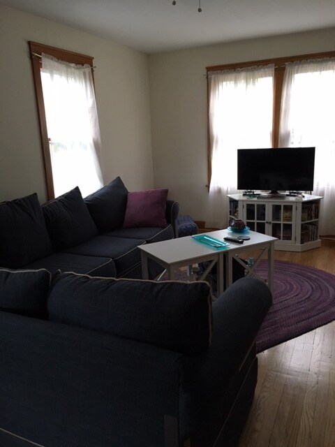 Building Photo - 381 Feura Bush Rd