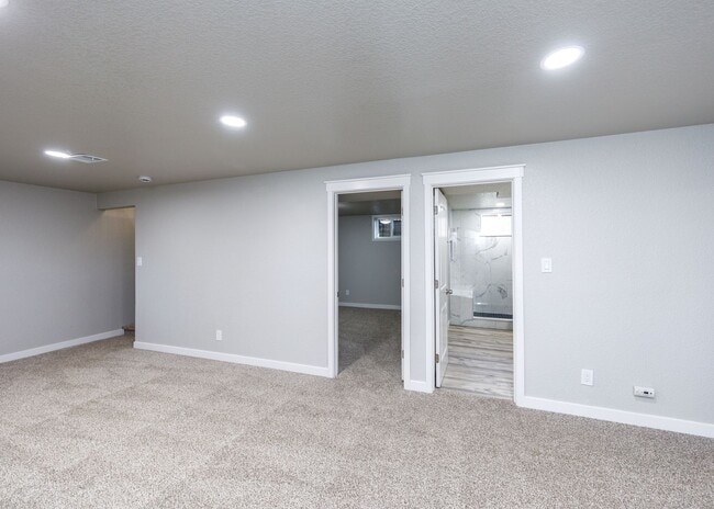 Building Photo - Newly Remodeled 5 Bed Home with Huge Yard