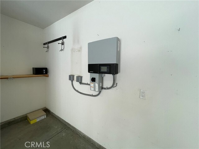 Building Photo - 501 W Maple Ave