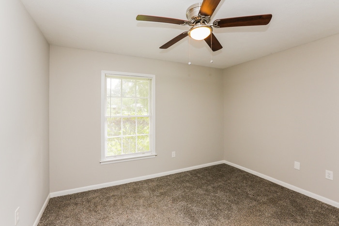 Building Photo - 975 Briarwood Dr