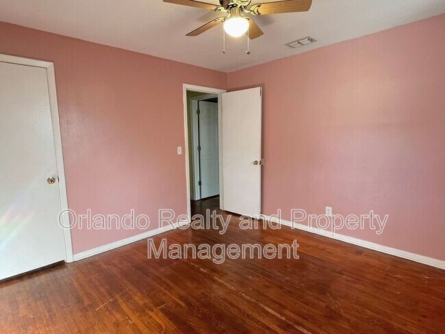 Building Photo - 2611 Pembrook Dr