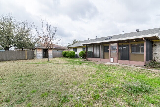 Building Photo - 5214 Spring Lake Dr