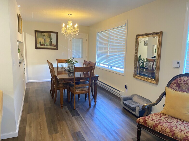 Building Photo - 328 Sierra Vista Ln