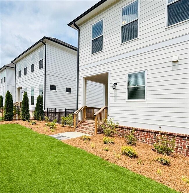 Building Photo - 657 Summitt Hl Wy