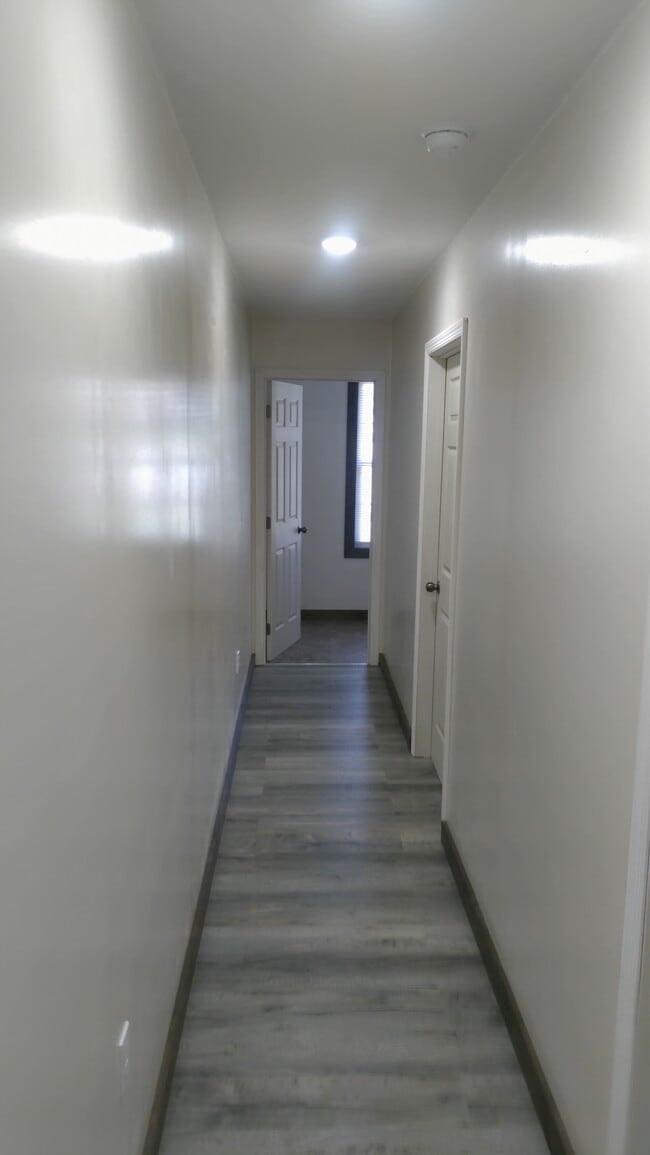 Building Photo - 237 Kingsley Dr