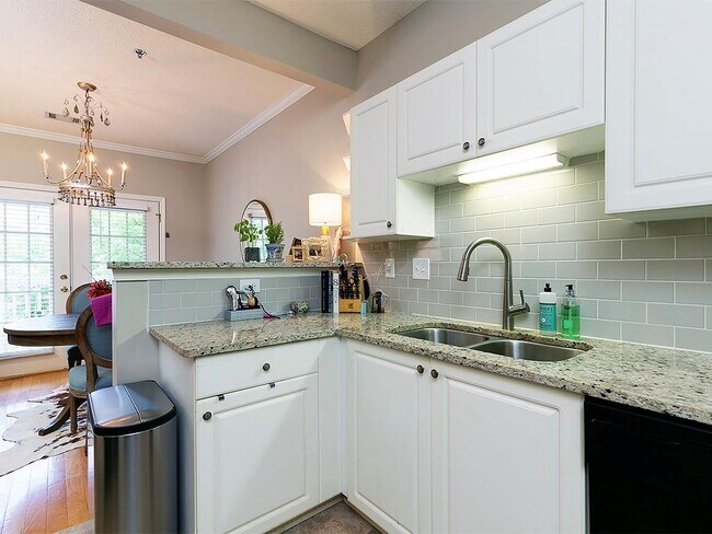 Building Photo - 708 Spring Heights Ln
